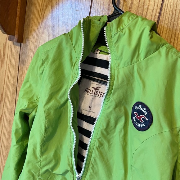 Hollister La Piedra/Solano California Lime Green Hooded Zippered Rain Jacket - Picture 15 of 15